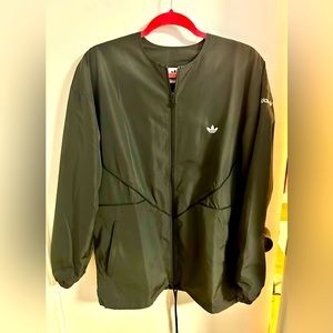 Lightweight windbreaker